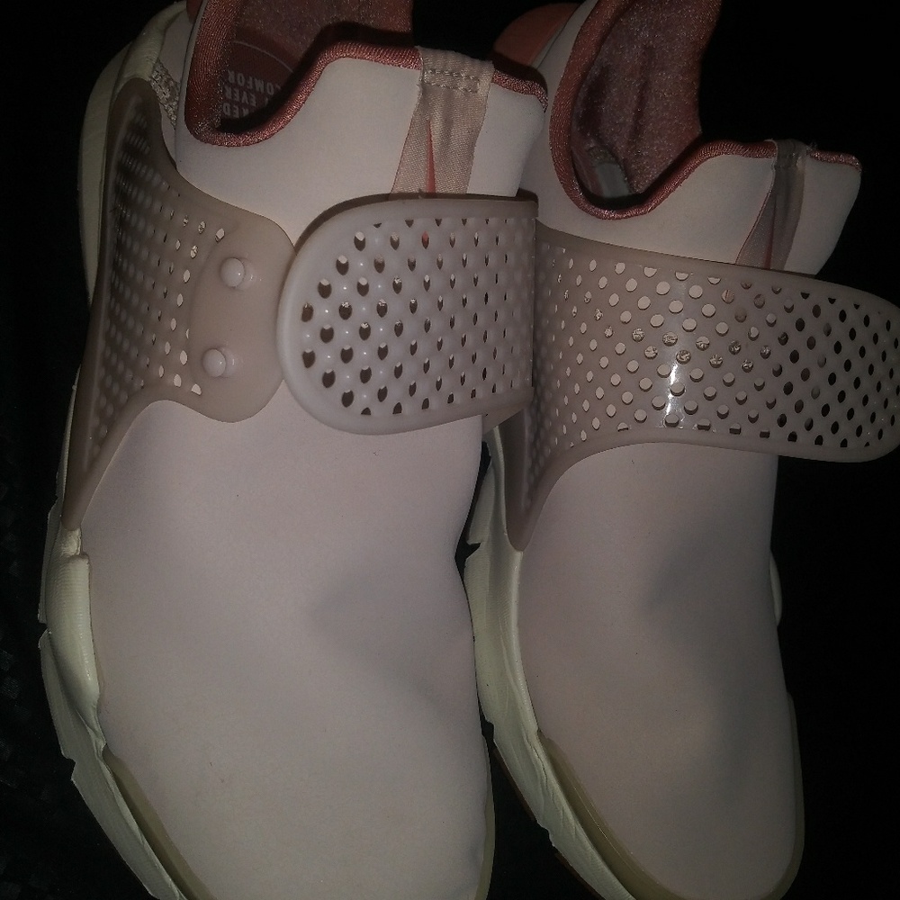 Womens nike sock dart